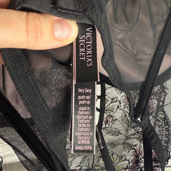Victorias Secret Lingerie Set Embroidered Floral Black Base - Picture 10 of 11